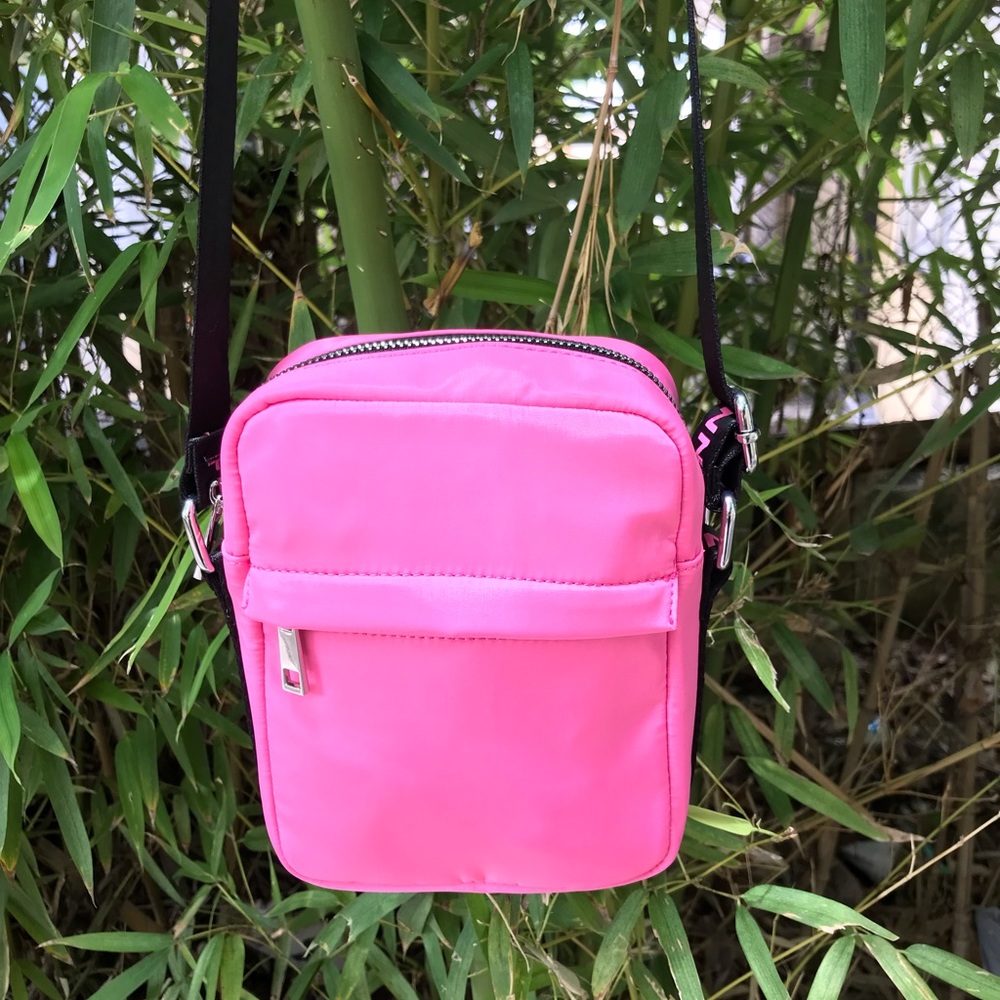Crossbody hot pink forever 21 bag